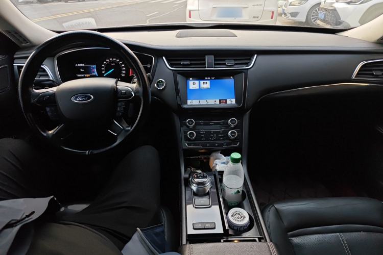 Used Ford Taurus 2017 EcoBoost 180 Luxury Model Center Console