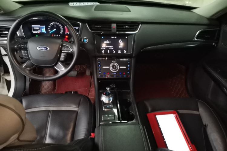 Used Ford Taurus 2017 Facelifted EcoBoost 245 Luxury Version Center Console