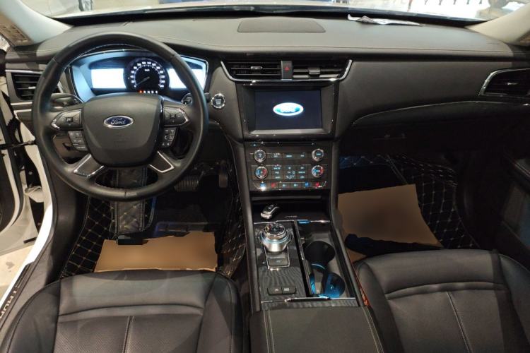 Used Ford Taurus 2017 EcoBoost 245 Fashion Edition Center Console