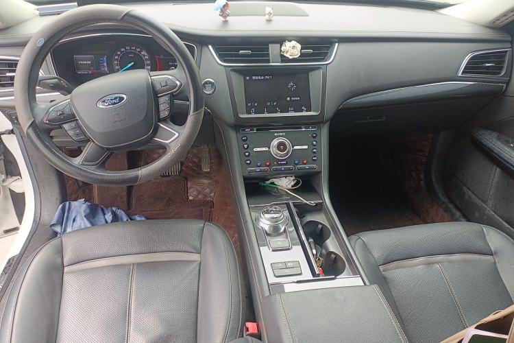 Used Ford Taurus 2017 Facelifted EcoBoost 245 Luxury Version Center Console