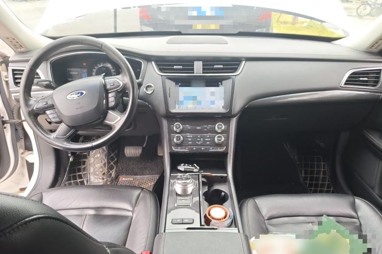 Used Ford Taurus 2017 EcoBoost 245 Fashion Edition Center Console