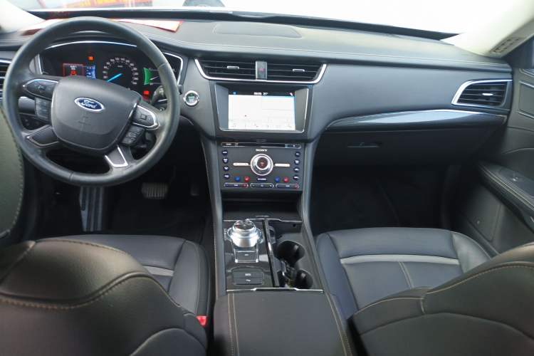 Used Ford Taurus 2017 EcoBoost 245 Luxury Model Center Console