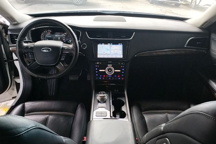 Used Ford Taurus 2017 EcoBoost 245 Flagship Model Center Console