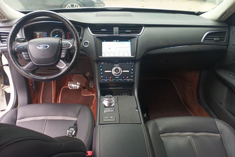 Used Ford Taurus 2017 EcoBoost 245 Luxury Model Center Console