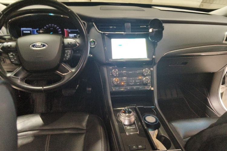 Used Ford Taurus 2017 EcoBoost 245 Fashion Edition Center Console