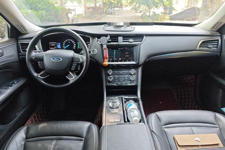 Used Ford Taurus 2017 EcoBoost 245 Fashion Edition Center Console