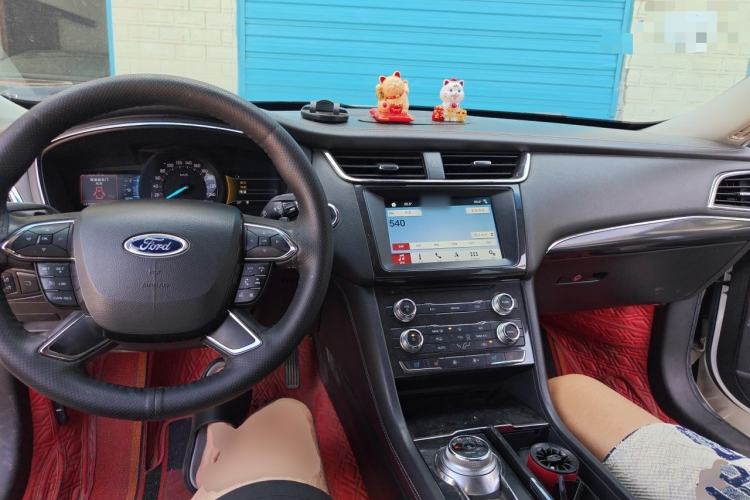 Used Ford Taurus 2017 EcoBoost 245 Fashion Edition Center Console