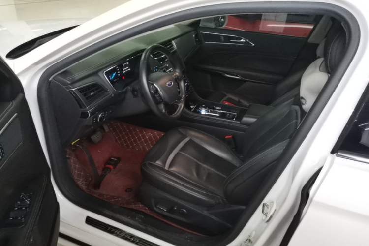 Used Ford Taurus 2017 Facelifted EcoBoost 245 Luxury Version Driver Seat