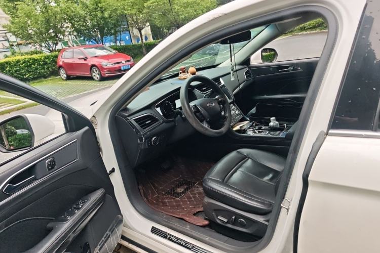 Used Ford Taurus 2017 EcoBoost 245 Fashion Edition Driver Seat