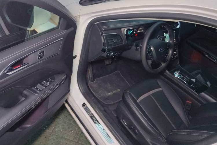 Used Ford Taurus 2017 EcoBoost 245 Luxury Model Driver Seat