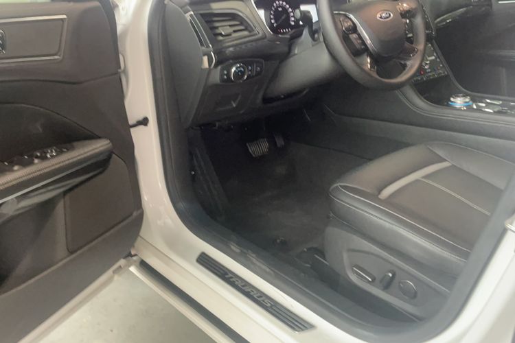 Used Ford Taurus 2017 EcoBoost 245 Luxury Model Driver Seat