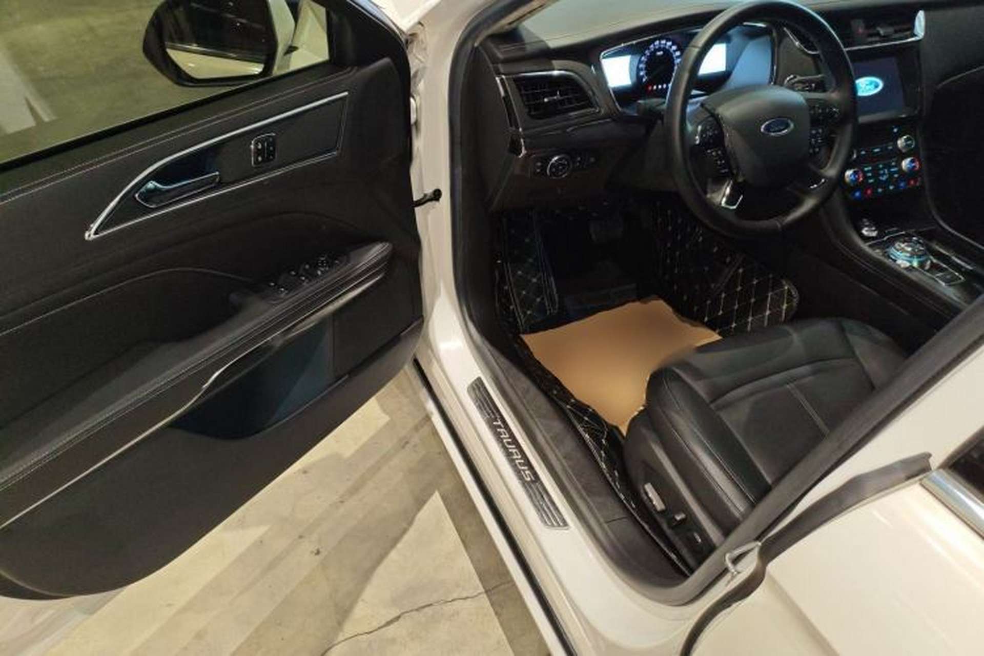 Used Ford Taurus 2017 EcoBoost 245 Fashion Edition Driver Seat