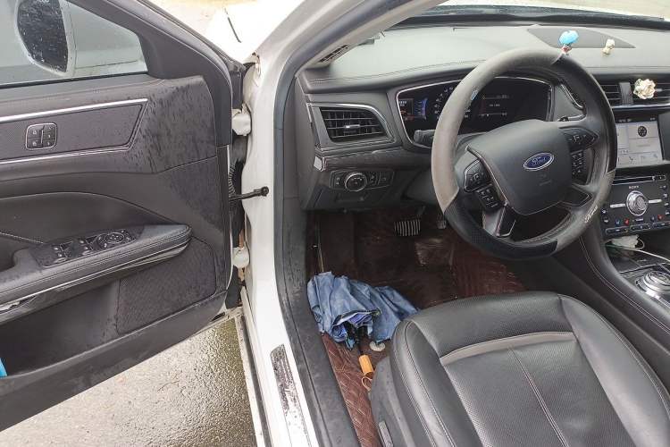 Used Ford Taurus 2017 Facelifted EcoBoost 245 Luxury Version Driver Seat