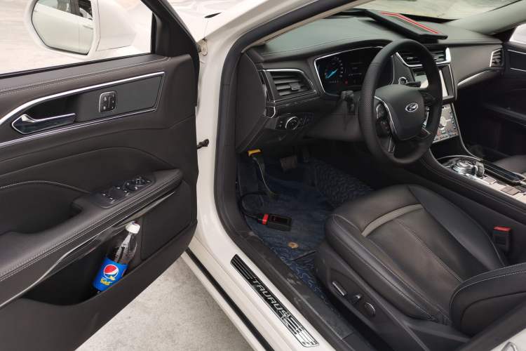 Used Ford Taurus 2017 EcoBoost 245 Luxury Model Driver Seat