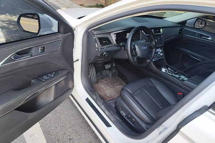 Used Ford Taurus 2017 EcoBoost 245 Fashion Edition Driver Seat