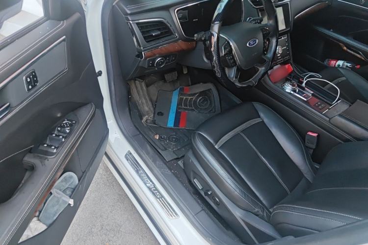 Used Ford Taurus 2017 EcoBoost 245 Flagship Model Driver Seat