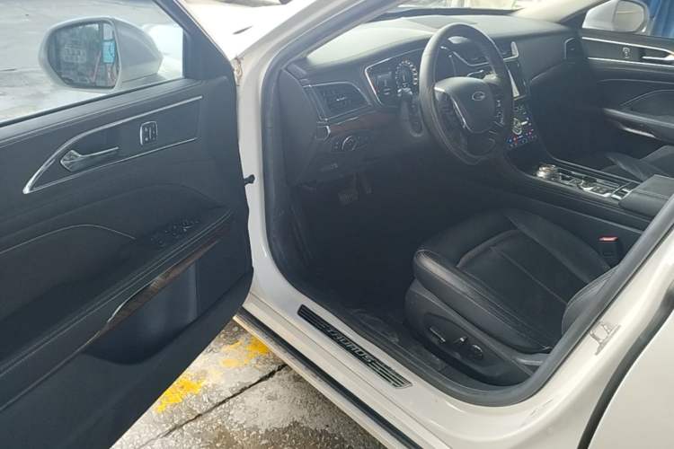 Used Ford Taurus 2017 EcoBoost 245 Flagship Model Driver Seat