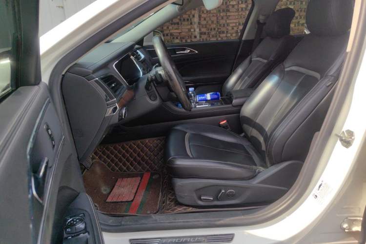 Used Ford Taurus 2017 EcoBoost 245 Flagship Model Driver Seat