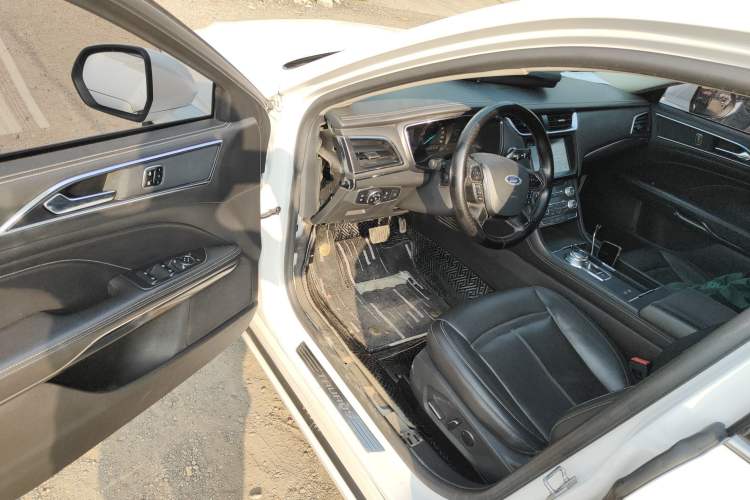 Used Ford Taurus 2017 EcoBoost 245 Fashion Edition Driver Seat