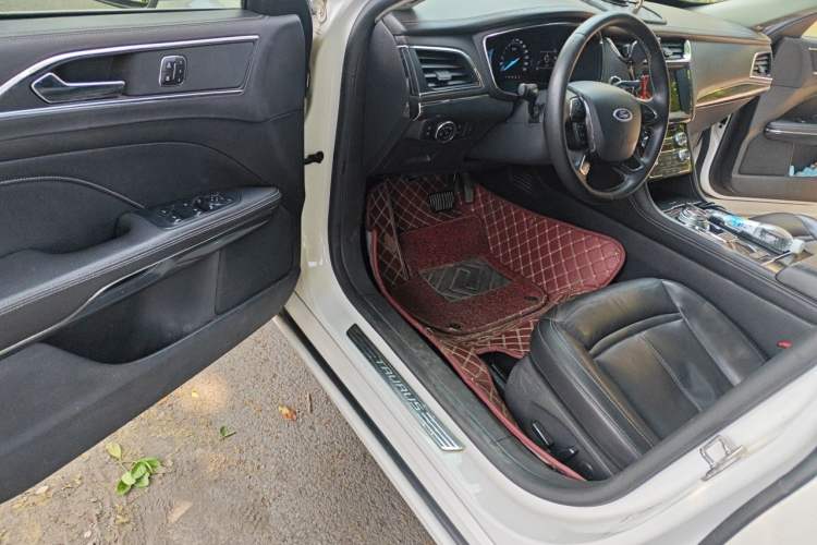 Used Ford Taurus 2017 EcoBoost 245 Fashion Edition Driver Seat