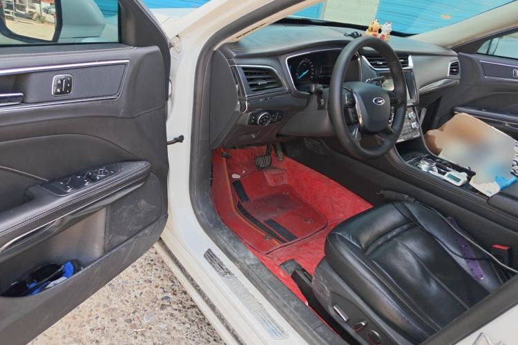 Used Ford Taurus 2017 EcoBoost 245 Fashion Edition Driver Seat