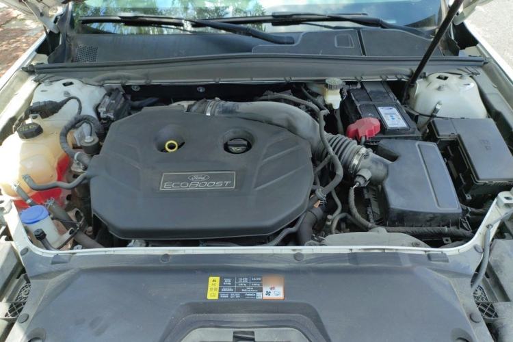 Used Ford Taurus 2017 EcoBoost 245 Flagship Model Engine Bay
