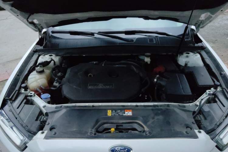 Used Ford Taurus 2017 EcoBoost 245 Luxury Model Engine Bay