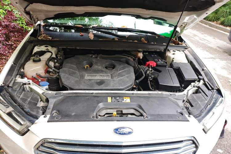 Used Ford Taurus 2017 EcoBoost 245 Flagship Model Engine Bay