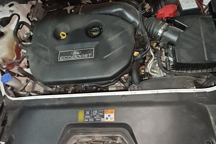 Used Ford Taurus 2017 EcoBoost 245 Luxury Model Engine Bay