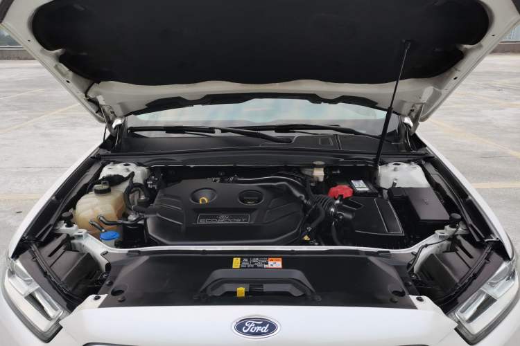 Used Ford Taurus 2017 EcoBoost 245 Luxury Model Engine Bay