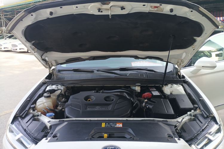 Used Ford Taurus 2017 EcoBoost 245 Luxury Model Engine Bay