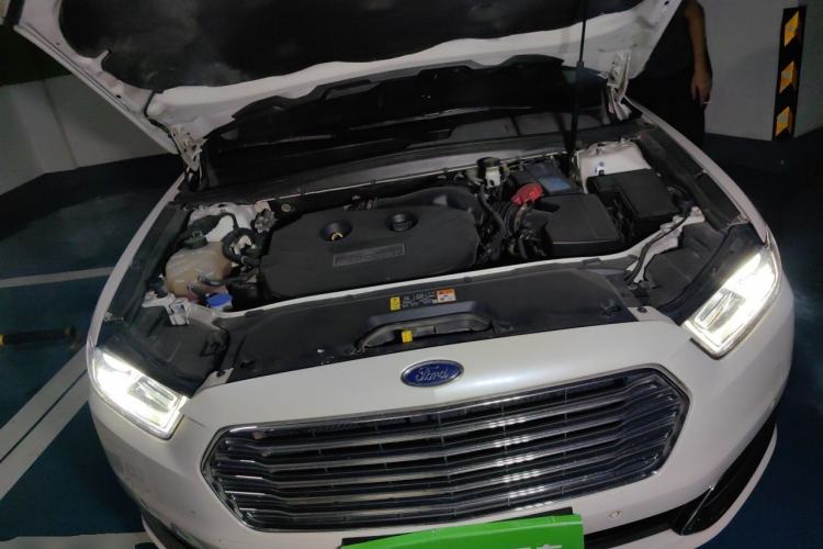 Used Ford Taurus 2017 EcoBoost 245 Luxury Model Engine Bay