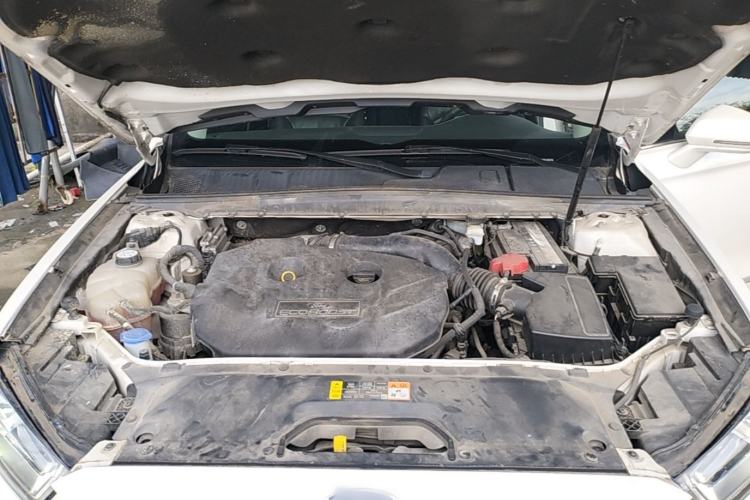 Used Ford Taurus 2017 EcoBoost 245 Flagship Model Engine Bay