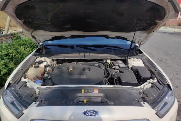 Used Ford Taurus 2017 EcoBoost 245 Flagship Model Engine Bay