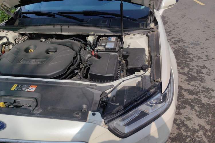 Used Ford Taurus 2017 EcoBoost 245 Flagship Model Engine Bay Left