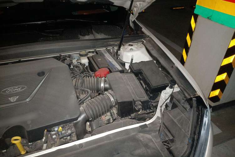 Used Ford Taurus 2017 EcoBoost 325 V6 Flagship Model Engine Bay Left