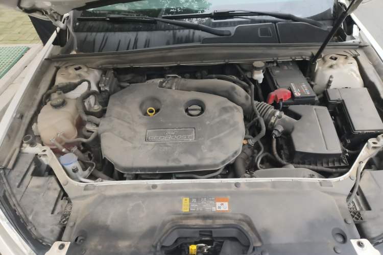 Used Ford Taurus 2017 EcoBoost 245 Luxury Model Engine Bay