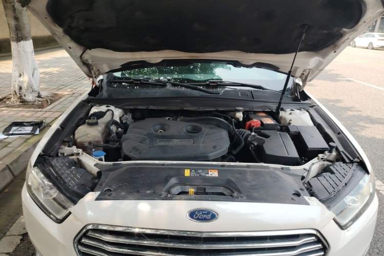 Used Ford Taurus 2017 EcoBoost 245 Fashion Edition Engine Bay