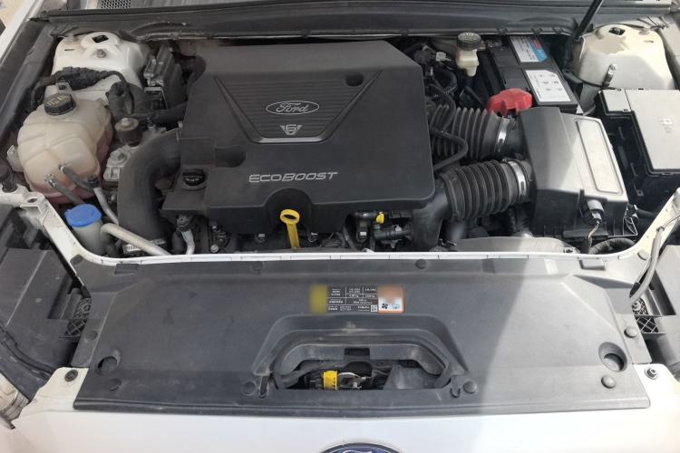 Used Ford Taurus 2017 EcoBoost 325 V6 Flagship Model Engine Bay