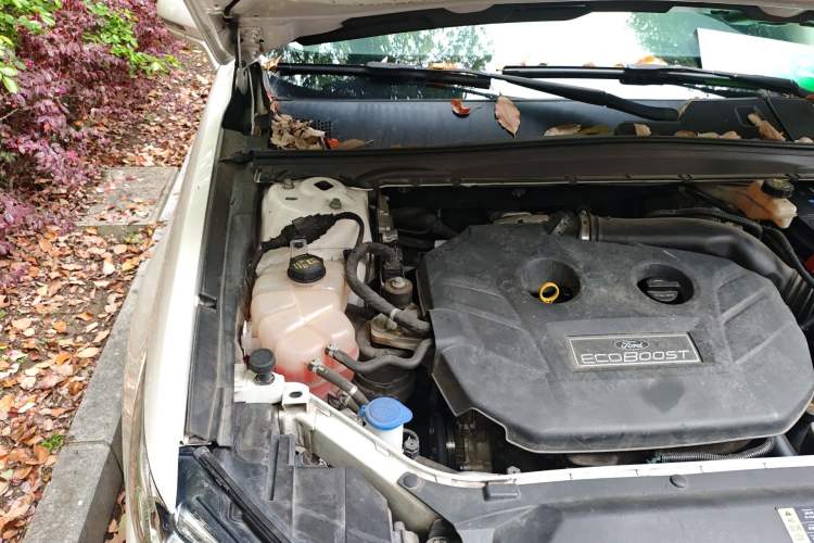 Used Ford Taurus 2017 EcoBoost 245 Flagship Model Engine Bay Right