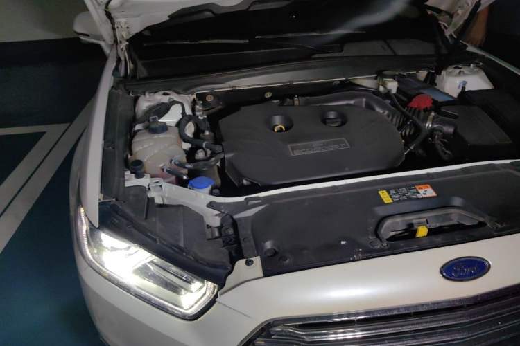 Used Ford Taurus 2017 EcoBoost 245 Luxury Model Engine Bay Right