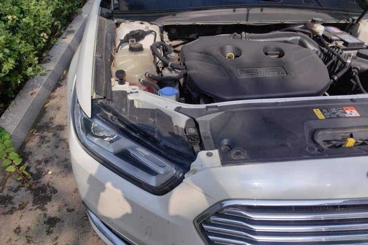 Used Ford Taurus 2017 EcoBoost 245 Flagship Model Engine Bay Right