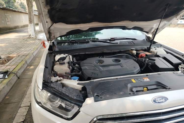 Used Ford Taurus 2017 EcoBoost 245 Fashion Edition Engine Bay Right