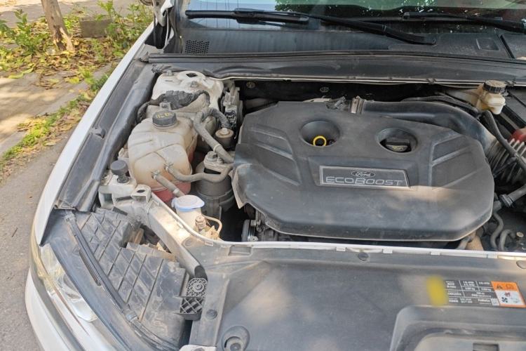 Used Ford Taurus 2017 EcoBoost 245 Fashion Edition Engine Bay Right