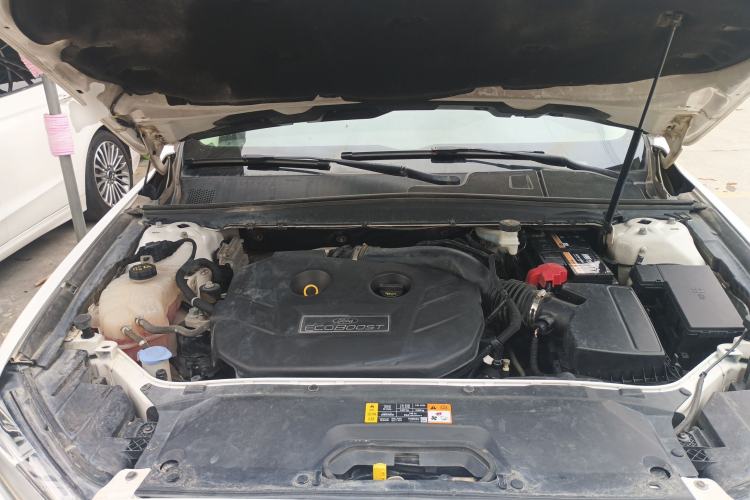 Used Ford Taurus 2017 EcoBoost 245 Luxury Model Engine Bay