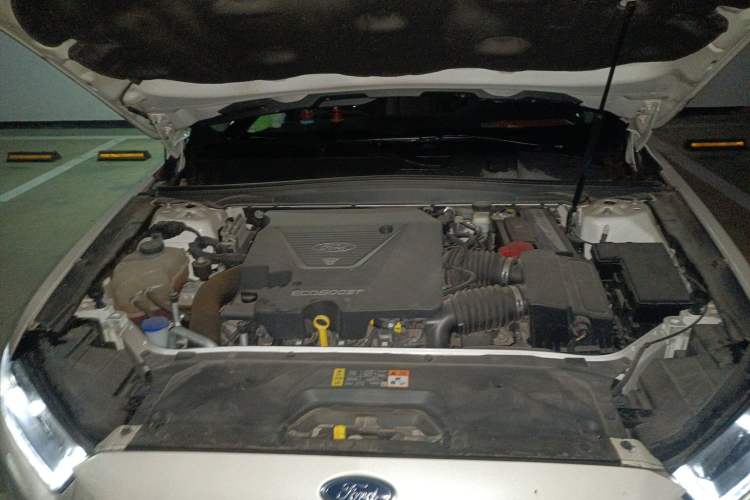 Used Ford Taurus 2017 EcoBoost 325 V6 Flagship Model Engine Bay