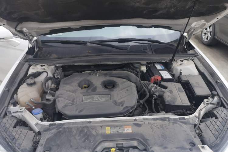Used Ford Taurus 2017 EcoBoost 245 Fashion Edition Engine Bay