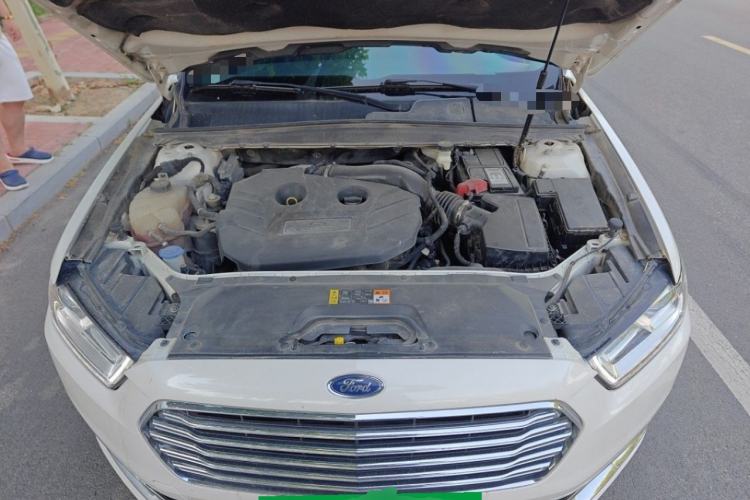 Used Ford Taurus 2017 EcoBoost 245 Luxury Model Engine Bay