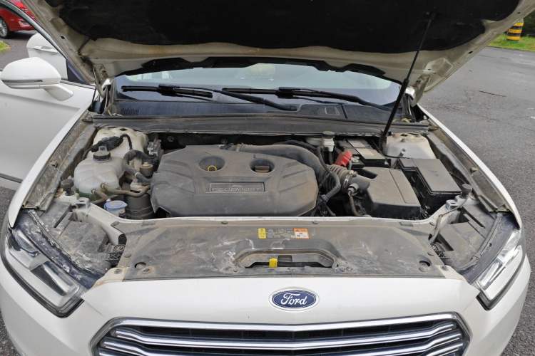 Used Ford Taurus 2017 EcoBoost 245 Luxury Model Engine Bay