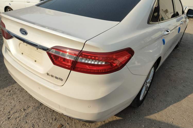 Used Ford Taurus 2017 EcoBoost 245 Fashion Edition Exterior 3